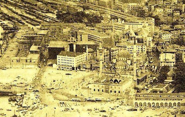 <p><span style="color:#B22222"><strong>EMİN&Ouml;N&Uuml; MEYDANI</strong></span></p>
