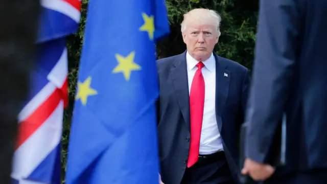 <p>Trump'ı ticaret düzenine saldırmakla suçlayan Scholz, <strong>"Bu, tüm dünyada refah oluşturan ve esasen Amerikan çabalarının sonucu olan ticaret düzenine yapılan bir saldırıdır. Bunun sonucunda tüm küresel ekonomi zarar görecektir." </strong>dedi.</p>
