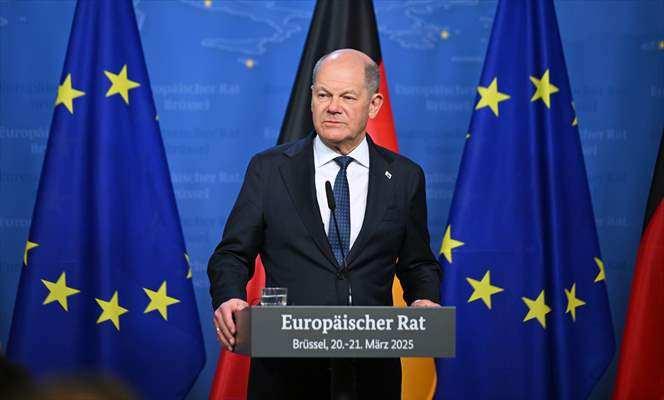 <p><strong>ALMANYA</strong></p>

<p> </p>

<p>Almanya Başbakanı Olaf Scholz, ABD Başkanı Donald Trump'ı küresel ticaret düzenine saldırmakla suçlayarak, Trump'ın gümrük tarifeleri kararının temelde yanlış olduğunu ve bundan küresel ekonominin zarar göreceğini söyledi.</p>

