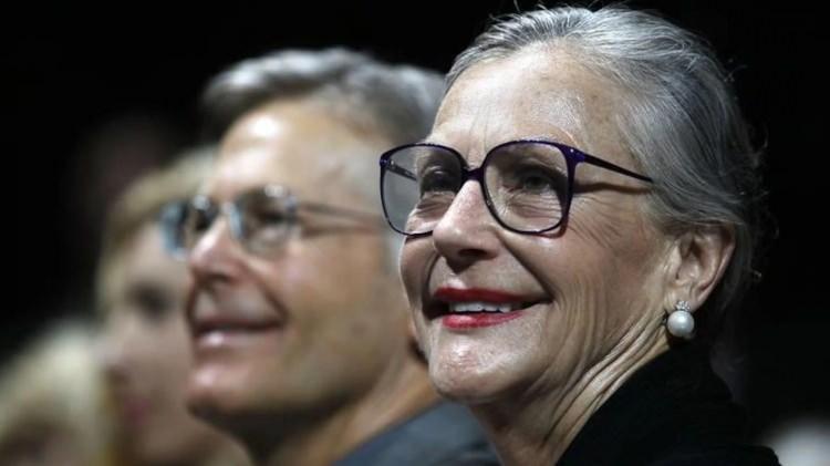<p><strong>1. Alice Walton</strong></p>
<p> </p>
<p><strong>Net servet: 101 milyar dolar</strong></p>
<p> </p>
<p><strong>Yaş: 75</strong></p>
<p> </p>
<p><strong>Servet kaynağı: Walmart</strong></p>
<p> </p>
<p><strong>Vatandaşlık: ABD</strong></p>
<p> </p>