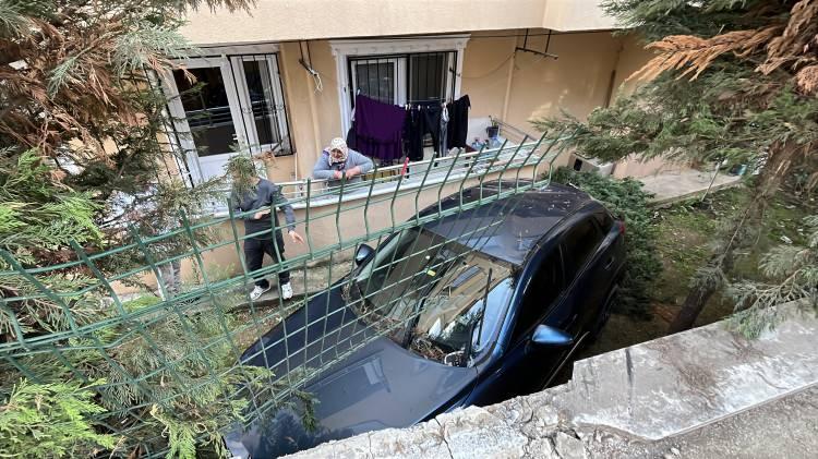 <p><span style="color:rgb(0, 0, 0)">Kazayı görenlerin ihbarıyla olay yerine sağlık ve polis ekibi sevk edildi. M.M. ambulansla Gebze Fatih Devlet Hastanesi'ne kaldırılırken, sürücü H.M. ifadesi için polis merkezine götürüldü. </span></p>