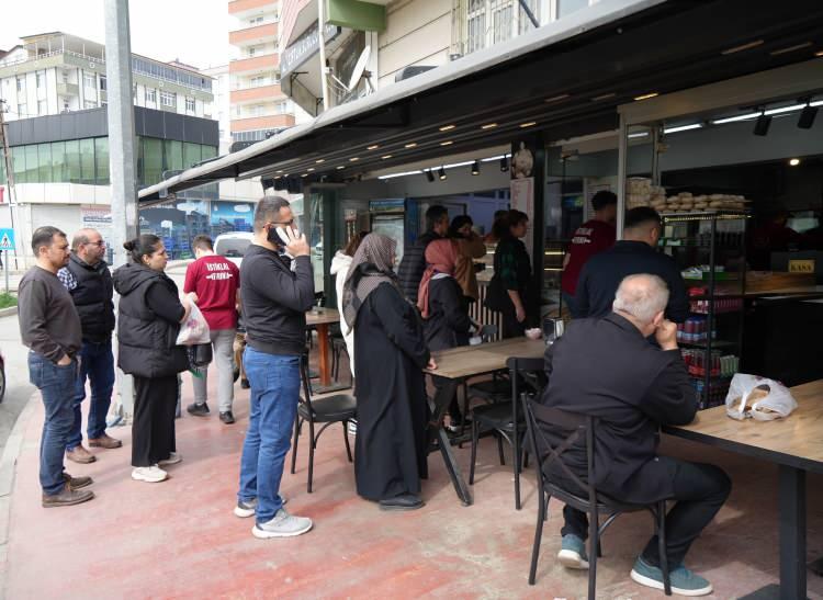 <p>Samsunlu vatandaşlar, 'ekonomik boykot' çağrısını boykot ederek alışverişlerine devam etti.</p>