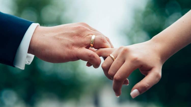 <p>Verilere göre; boşanmaların yüzde 33'ü <strong>evliliğin ilk 5 yılında</strong> gerçekleşiyor. 6-10 yıl içinde boşananlar ise yüzde 21'lik bir orana sahip.</p>