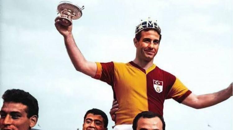 <p>Lig maçlarında ise Galatasaraylı Metin Oktay 9, Fenerbahçeli Aykut Kocaman 8 golle takımlarının en golcü isimleri oldu.</p>