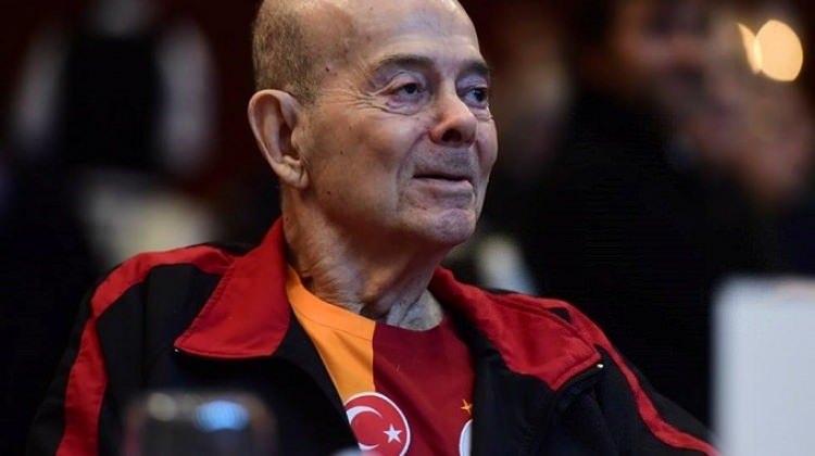 <p>Fenerbahçe-Galatasaray maçlarında en çok oynama rekoru merhum Turgay Şeren'e ait. A Milli Takım ve Galatasaray'ın unutulmaz kalecilerinden Şeren, Fenerbahçe'ye karşı sarı-kırmızılı kaleyi 55 kez korurken, rekabette en çok forma giyen futbolcu ünvanını elinde bulunduruyor.</p>
