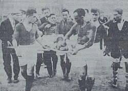 <p>Fenerbahçe, 20 Kasım 1949'da 2-0 kazandığı maçın ardından üst üste 11 maç galip gelemedi ve 22 Şubat 1953'te taraftarlarına 1-0'lık skorla Galatasaray galibiyeti armağan edebildi.</p>
