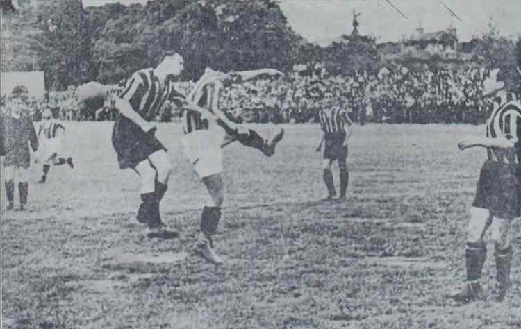 <p>Galatasaray ise 17 Mayıs 1942'de 3-1 kazandığı müsabaka sonrası tam 18 maç galip gelemedi ve 1 Aralık 1946'daki 19. maçta sahadan 1-0 galip ayrıldı.</p>
