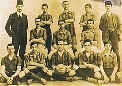 <p>Fenerbahçe'nin bu önerisini kabul eden Galatasaray, oyuncuların iyileşmesinden sonra, 20 Ekim 1914'te yapılan erteleme maçında sarı-lacivertli rakibini 6-1 yendi.</p>