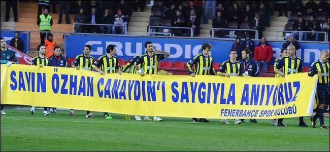 <p>Özhan Canaydın ayrıca, bu davranışı nedeniyle Türkiye Milli Olimpiyat Komitesi (TMOK) tarafından düzenlenen Fair Play Sportif Davranış Ödülü'nü aldı.</p>
