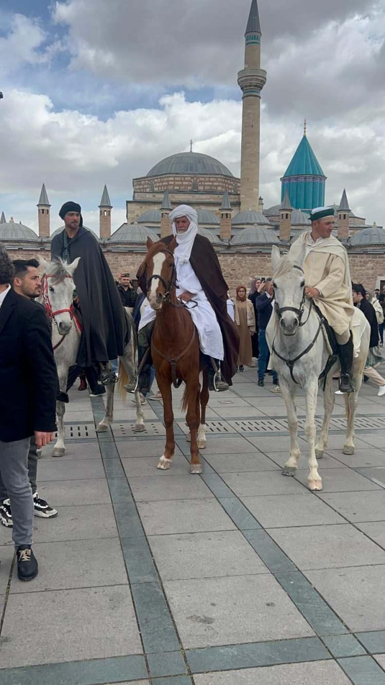 <p><em><span style="color:rgb(178, 34, 34)">Ramazanda her gün davet vardı, büyük bir hoşgörüyle karşılandık. Hiçbir iftarımızı yalnız geçirmedik. Mayısın sonunda inşallah orada olmayı planlıyoruz. </span></em></p>