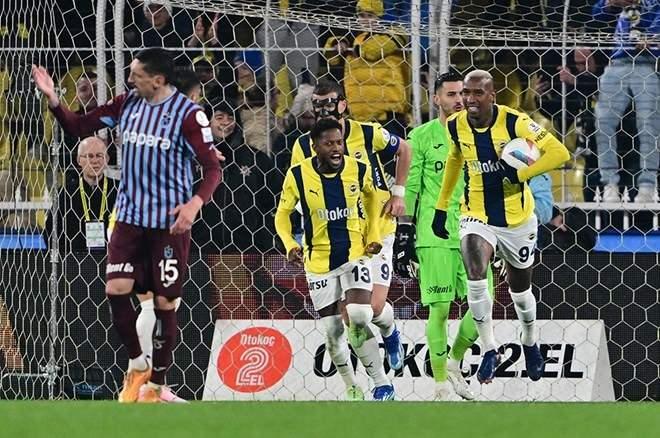 <p>Fenerbahçe'nin ligdeki şampiyonluk şansını ele alan Dilmen, çarpıcı açıklamalara imza attı.</p>
