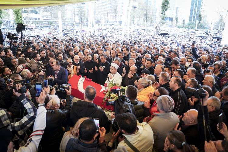 <p>Törende, taziyeleri eşi Selma Konak kabul etti.</p>
<p> </p>