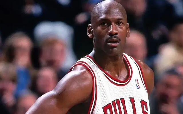 <p><strong>3. MICHAEL JORDAN (BASKETBOLCU):</strong></p>
<p>Serveti: 3.5 milyar dolar</p>