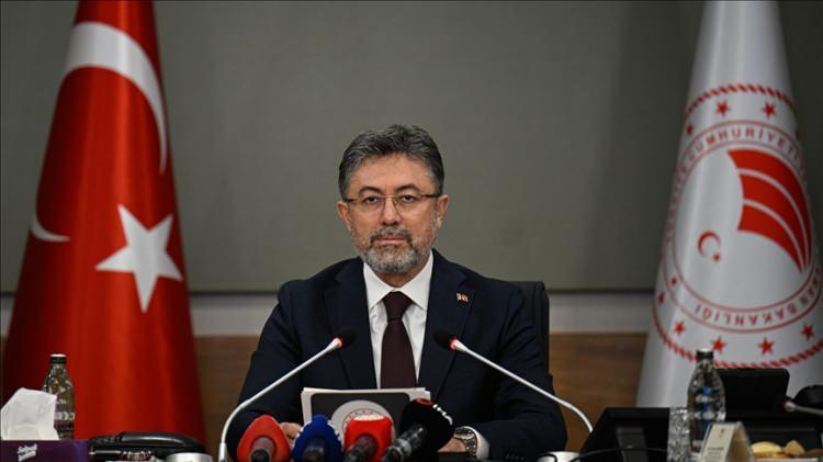 <p>Bakan Yumaklı'dan destek talep eden Yılmaz, <strong>"Bu da bize çok memnun etti. Burada sayın bakanımızdan bir ricamız var arıcılık gibi neden bu akrep üreticiliği desteklenmiyor. Yani bu kadar tesis açılmış, bu kadar ülke ekonomisine katkı sunan firmalar var yani biz bakanımızdan rica ediyoruz, biz de desteklenelim."</strong> dedi. </p>