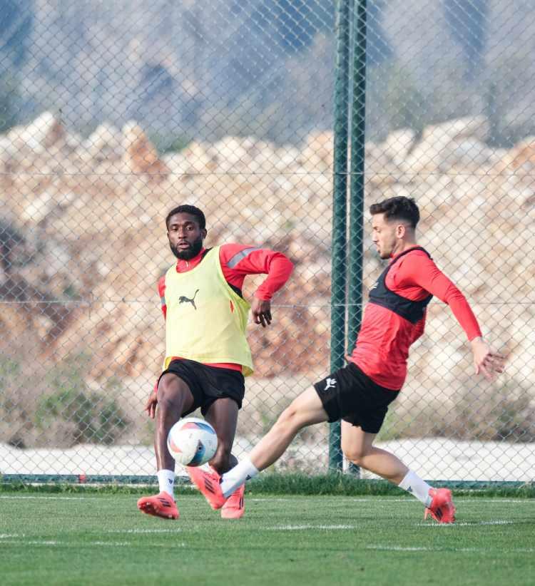 <p>18-Hatayspor (26 puan)</p>