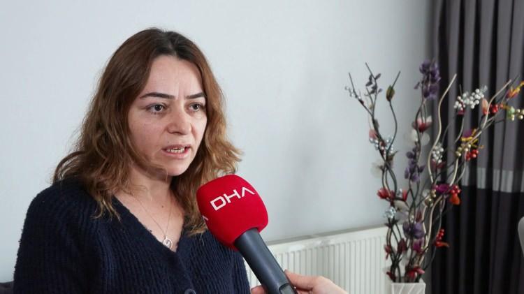 <p><span style="color:#B22222"><strong>'SERUMU TAKINCA OĞLUM KUSMAYA BAŞLADI'</strong></span></p>
<p>Anne Satı Keleş, "Oğlumun biraz soğuk algınlığı vardı. Rahatsızlanmıştı, birlikte hastaneye gittik. Özel bir hastanede muayene oldu, serum yazdılar, 'Tahlil yapacağız' dediler. Serum takıldı, ilk olarak küçük parol taktılar. Bittikten sonra diğer serumu takınca 5-10 dakika içinde oğlum, 'Midem bulanıyor, kusacağım' dedi. Ben hemen hemşireye seslendim. Hemşire geldiğinde oğlum, 'Kolum yanıyor, serumu çıkartın' dedi ama hemşire 'Hayır siz de dokunmayın, doktor gelene kadar çıkarmayacağız' dedi. Hemşire gittikten sonra oğlum kusmaya başlamıştı. Sonra doktorla birlikte geldiler. Oğlum kusarken yan çevirdim. Doktorla hemşire tekrar odadan ayrıldılar. 3, 5 dakika sonra sedye ile birlikte geldiler. O sırada oğlum kollarımda bayılmıştı. Sonra sedyeye koyduk. Doktor kırmızı odaya giderken adrenalin hazırlayın diye kırmızı odadakilere seslendi. Odaya girdiler, 1 saat çıkmadılar. 1 saat sonra, 'hayatı riski var, pek iyi değil, entübe ettik', dediler. Yoğun bakıma aldılar" şeklinde konuştu.</p>
