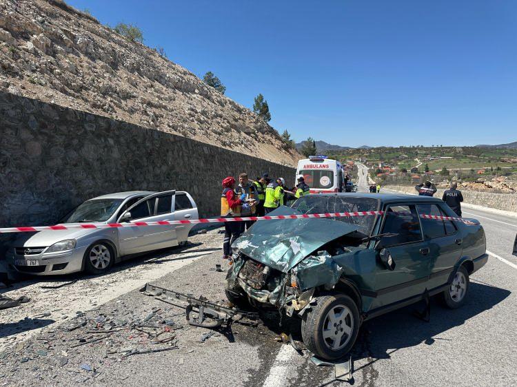 <p>Olay yerinde hayatını kaybeden Gülümser Arıkan’ın eşi Mustafa Arıkan burada yapılan tüm müdahalelere rağmen kurtarılamayarak hayatını kaybetti.</p>
