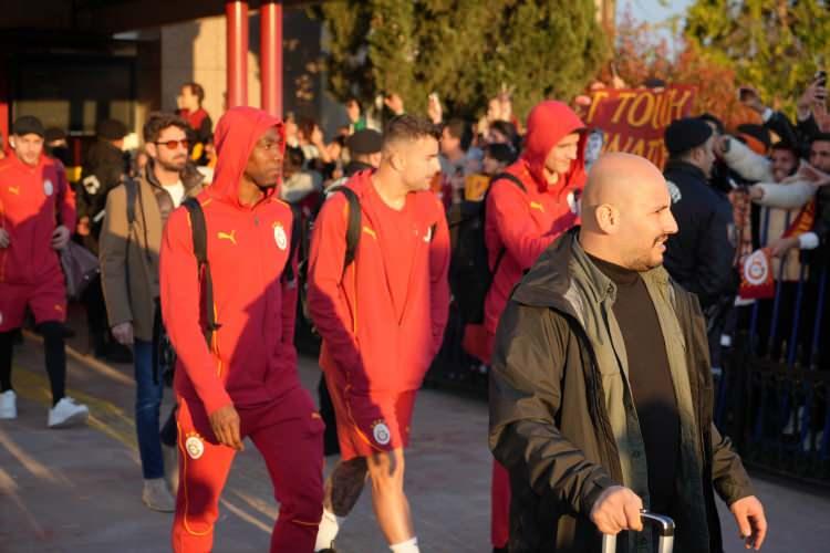 <p>Samsunspor ile Galatasaray, yarın saat 20.00'de 19 Mayıs Stadyumu'nda 31. haftanın açılış maçında birbirlerine rakip olacak. Karşılaşmayı hakem Ozan Ergün yönetecek. Ergün'ün yardımcılıklarını ise Mehmet Tuğral ile Candaş Elbil yapacak.</p>
