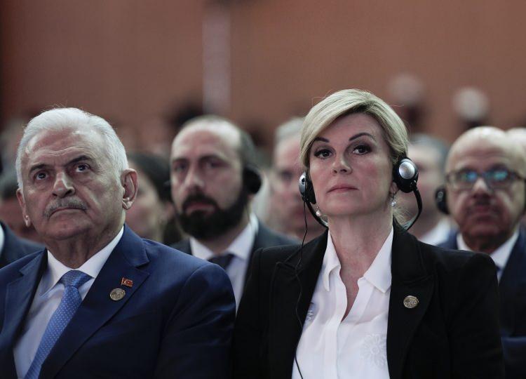 <p>Programa Hırvatistan eski Cumhurbaşkanı Kolinda Grabar Kitarov ile Türk Devletleri Teşkilatı Aksakallar Konseyi Başkanı Binali Yıldırım da katıldı.</p>