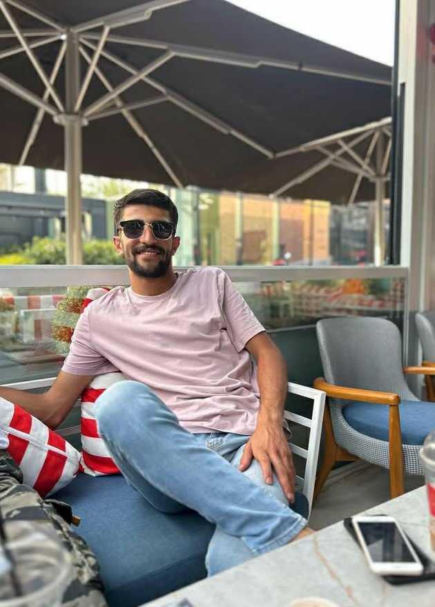 <p>Erdem kardeşlerin, durumu fark ederek peşlerinden koşan <strong>vale Ogün Tekin’e kurşun yağdırarak</strong> öllümüne neden oldukları ileri sürülmüştü.</p>
