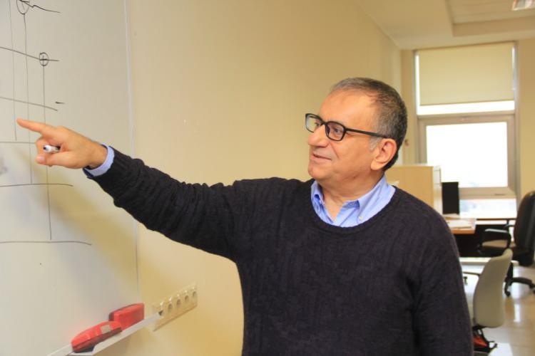 <p>Prof. Dr. Erdal Arıkan, gençlere ise şu tavsiyede bulunuyor:</p>
<p> </p>
<p>“Öncelikle kendi alanlarında temel konuları çok iyi öğrenmelerini ve seçtikleri uzmanlık alanında gidebildikleri kadar derine gitmelerini tavsiye ederim. Bunun yanında, Yapay Zekâ alanındaki gelişmeleri de yakından takip etmelerini ve kendi uğraş alanlarında bu yeni teknolojiden yararlanmalarını öneririm.”</p>