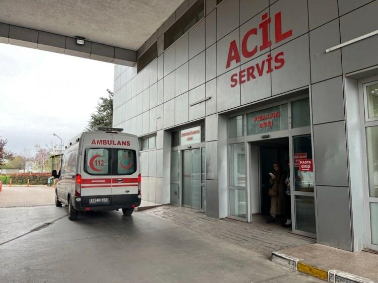 <p><strong>"SOSUM SEKTÖRE FARKLI BİR LEZZET GETİRMİŞTİR"</strong></p>
<p> </p>
<p>İşletmeci E.T. ise ifadesinde her zaman hijyen kurallarına dikkat ettiklerini öne sürerek "Zehirlenen kişilerin uzun zamandır katık döner yememesinden kaynaklı sağlık sorunu yaşayabileceğini düşünüyorum. Uzun yıllardır bu sektördeyim; kimsenin sağlığıyla oynamadım." dedi.</p>