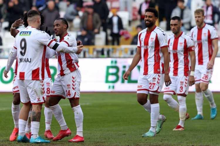 <p>381- SİVASSPOR (45 SIRA YÜKSELDİ)</p>