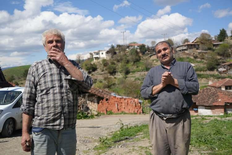 <p><span style="color:#A52A2A"><strong>İŞARET DİLİYLE ANLAŞIYORLAR</strong></span></p>

<p>Mahalle sakinlerinden Ali Tüzün ise, <strong>"Bu mahallenin büyük bir kısmı engelli. Geçinmeleri çok zor. Devletten yardım alıyorlar ama yeterince ilgi gösterilemiyor. İşaret diliyle anlaşıyorlar, biz de zamanla alıştık."</strong> diye konuştu.</p>
