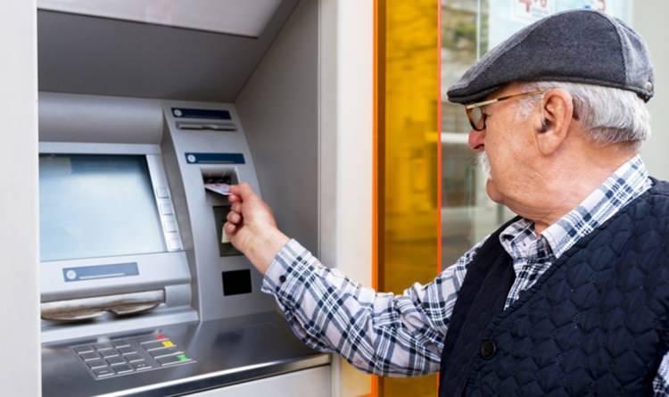 <p><strong>ANKETTEN NE ÇIKTI?</strong></p>

<p> </p>

<p>Zam oranı merakla beklenirken, ilk ipucu geldi. Merkez Bankası, Nisan ayı Piyasa Katılımcıları Anketi'ni açıkladı. Ekonomistlerle yapılan ankette Nisan ayı enflasyonu yüzde 3.07, Mayıs enflasyonu yüzde 2.20, Haziran enflasyonu da yüzde 1.70 olarak tahmin edildi. Bu tahminler gerçekleşirse ilk 6 aylık enflasyon yani SSK ve Bağ-Kur emeklilerinin zam oranı yüzde 17.91 olarak gerçekleşecek.</p>
