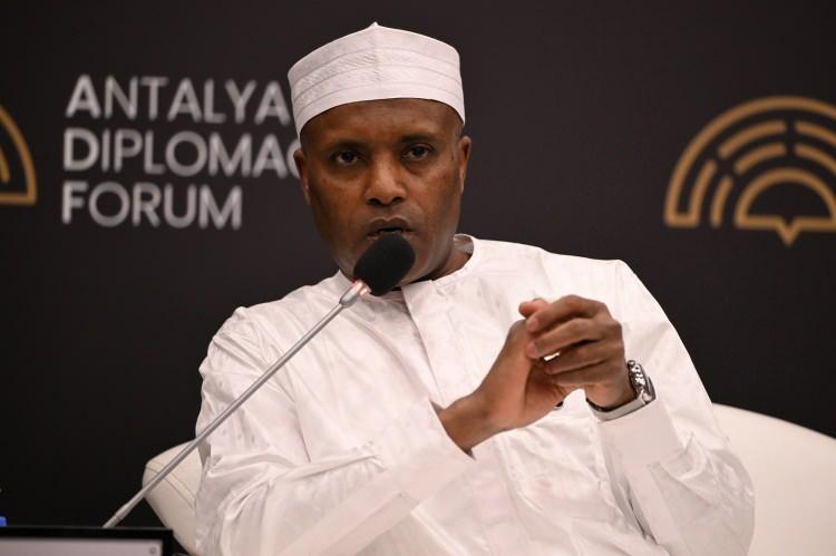 <p>Panele, Çad Devlet Bakanı ve Dışişleri, Afrika Bütünleşmesi ve Yurtdışındaki Çadlılar Bakanı Abdoulaye Sabre Fadoul konuşmacı olarak katıldı.</p>