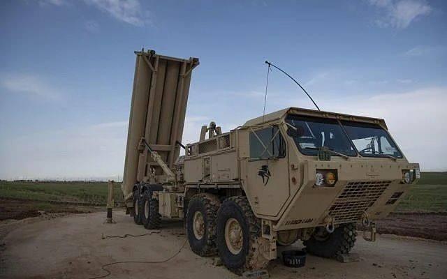 <p>Trump, ülke medyasına yaptığı açıklamada, ABD ile anlaşmaya varmaması halinde İran'ı "daha önce hiç görmedikleri şekilde bombalayacakları" tehdidinde bulunmuştu.</p>
<p>İran lideri Hamaney de Trump'ın saldırı tehditlerini hayata geçirmesine ihtimal vermediklerini ancak herhangi bir saldırıya güçlü karşılık vereceklerini bildirmişti.</p>