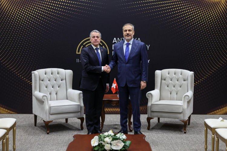 <p>Dışişleri Bakanı Hakan Fidan, İsviçre Dışişleri Bakanı Ignazio Cassis ile Antalya Diplomasi Forumu’nda (ADF) bir araya geldi.</p>