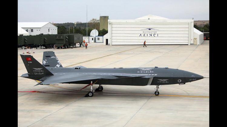<p><strong>Bayraktar KIZILELMA (2023)</strong></p>
<p><strong>Amaç:</strong> Jet motorlu insansız savaş uçağı</p>
<p>Özellik: Düşük radar izi, süpersonik hız, yapay zekâ ile otonom uçuş</p>
<p><strong>Ürün Geliştirme:</strong> Jet aerodinamiği, modüler radar sistemleri, yerli veri işleme platformu</p>
<p>Jet motorlu, yapay zekâ destekli ilk insansız savaş uçağı. Düşük radar izi ve süpersonik hızıyla yeni nesil hava gücünü temsil ediyor.</p>