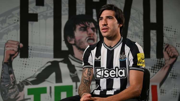 <p>Halihazırda İngiltere Premier Lig ekiplerinden Newcastle United'da forma giyen Sandro Tonali ile Fiorentina forması giyen Nicolo Fagioli, 2023 yılındaki yasa dışı bahise karıştıkları gerekçesiyle İtalya Futbol Federasyonu (FIGC) tarafından cezalandırılmışlardı.</p>