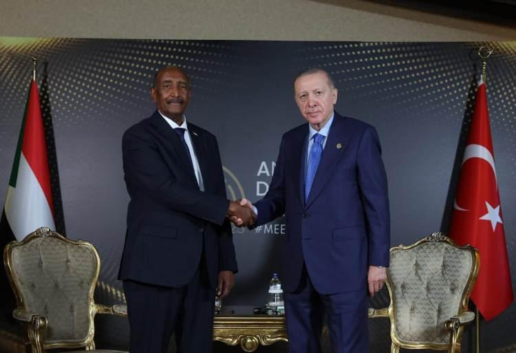 <p>Cumhurbaşkanı, Türkiye’nin Afrika ülkeleri ile "kazan-kazan" anlayışı ile iş birliğini sürdürdüğünü ve bunun devam edeceğini belirtti.</p>