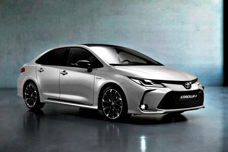 <p><span style="color:#B22222"><strong>Toyota Corolla Sedan</strong></span></p>
<p> </p>
<p>Sağlamlık, düşük bakım maliyeti ve konforuyla özellikle uzun ömürlü araç isteyen emekliler arasında popüler.</p>