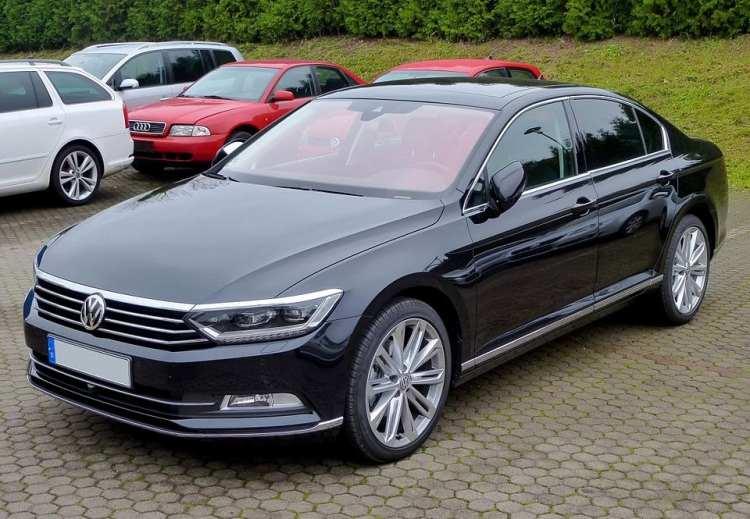 <p><span style="color:#B22222"><strong>Volkswagen Passat (2. el)</strong></span></p>
<p> </p>
<p>Biraz daha konfor ve prestij arayan, emeklilik dönemini rahat geçirmek isteyenlerin gözdesi.</p>