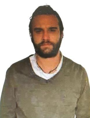 <p>Sorgulamalarında suçlamaları kabul etmeyen ve ceplerinde uyuşturucu madde bulunan montun kendilerine ait olmadığını söyleyen şüphelilerden Işık ve Kunter sevk edildikleri adliyede çıkarıldıkları mahkemece tutuklanırken, M.C. adli kontrol şartıyla serbest kaldı.</p>

