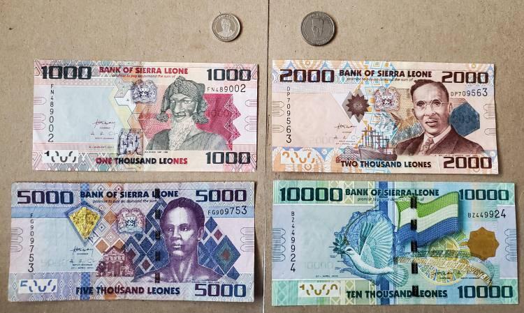 <p><span style="color:#B22222"><strong>5) SIERRA LEONE LEONESİ</strong></span></p>
<p> </p>
<p>Sierra Leone leonu (SLL), değerinin farklı faktörlerin bir araya gelmesinden etkilenmesi bakımından Laos kipine benzemektedir.<strong> Bunlar arasında yüksek borç ve enflasyon seviyeleri ile yavaş ekonomik büyümenin yanı sıra Ebola virüsü salgını gibi büyük sağlık krizlerinin kalıcı etkileri de yer alıyor.</strong></p>