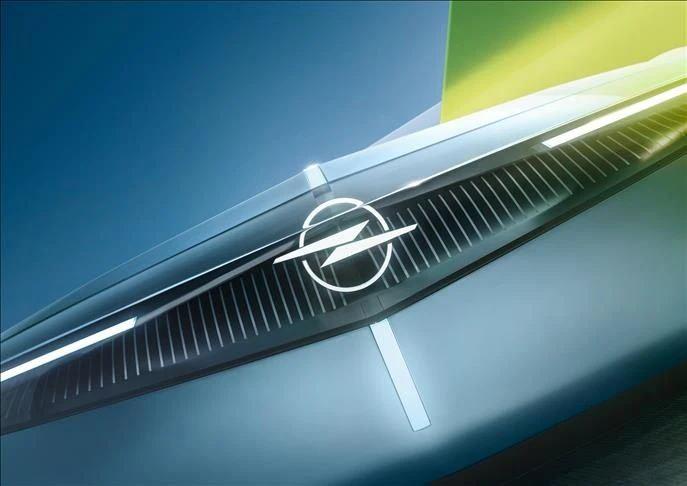 <p><strong>OPEL</strong></p>

<p> </p>

<p>Opel Vizör’ü ve Pure Panel kokpitiyle ses getiren modeli yeni Mokka, 150 bin TL için 12 ay vadeli yüzde 0 faizli kredi imkânıyla yeni sahiplerini bekliyor. Opel Corsa, nisan ayı boyunca 150 bin TL’ye 12 ay vadeli yüzde 0 faizli kredi seçeneği ile satın alınabiliyor. Markanın cesur ve yalın tasarım öğelerini taşıyan ve güçlü karakteriyle öne çıkan Opel Astra, 150 bin TL’ye 12 ay vadeli yüzde 0 faizli kredi imkânıyla sunuluyor. Opel’in çok yönlü yenilenen hafif ticari araç modellerinden Combo, 300 bin TL’ye 12 ay vade ve yüzde 0 faizli kredi seçeneği ile tercih edilebiliyor. Alman mühendisliği ve ince düşünülmüş detaylarıyla Movano’da ise 250 bin TL için 12 ay vadeli ve yüzde 0 faizli kredi imkânı sunuluyor.</p>
