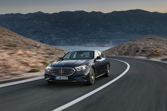 <p><strong>MERCEDES-BENZ</strong></p>

<p> </p>

<p>Mercedes-Benz Nisan ayına özel finansman seçeneklerinde E 220 d 4MATIC modeli için araç bedelinin tamamına kadar, 6 ay vadeli %3,90 faiz oranıyla kredi; GLC 300 d 4MATIC modeli için ise yine araç bedelinin tamamına kadar, 6 ay vadeli %3,80 faiz oranıyla kredi teklif ediliyor.</p>
