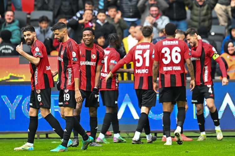 <p>332- GAZİANTEP FK (59 SIRA YÜKSELDİ)</p>