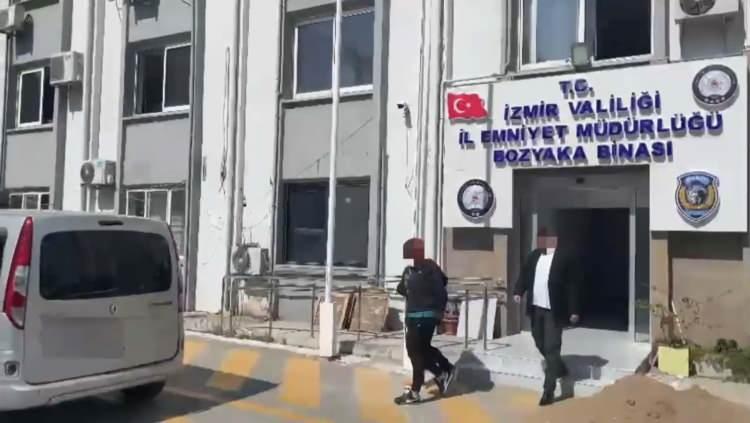 <p>İzmir Cumhuriyet Başsavcılığı tarafından y&uuml;r&uuml;t&uuml;len soruşturma tamamlandı ve iddianame hazırlandı. İddianamede, &ouml;ld&uuml;r&uuml;len Mehmet Akg&uuml;l ile Anıl Akg&uuml;l'&uuml;n 20 yıllık evli olduğu ancak aralarının bir s&uuml;redir bozuk olduğuna vurgu yapıldı. Akg&uuml;l'&uuml;n 2017 yılından itibaren Rojhat Kızılban ile arkadaşlığının başladığı ve son yıllarda dostluğun g&ouml;n&uuml;l ilişkisine d&ouml;n&uuml;şt&uuml;ğ&uuml; belirtildi.&nbsp; Sanıkların ifadeleri de iddianamede yer aldı.&nbsp;</p>
