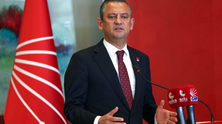 <p>Öte yandan CHP lideri Özgür Özel 2 Nisan günü tüm Türkiye genelinde boykot çağrısı yapmış, “Tüm tüketimi durdurun hiçbir şey satın almayın” diyerek muhalif kesimin desteklerini beklemişti.</p>

<p> </p>
