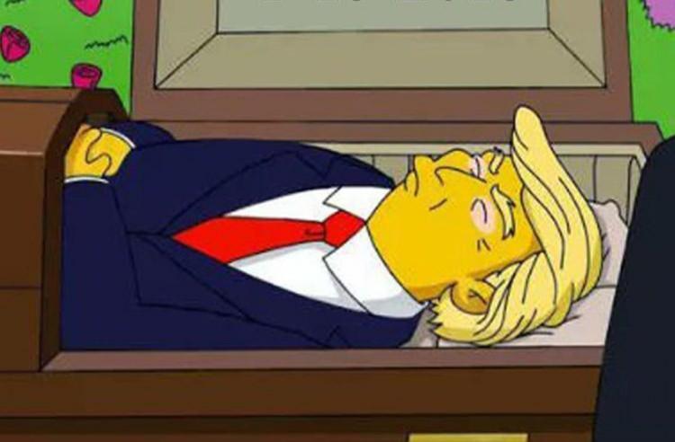 <p>Özellikle Trump’a yönelik 2024 yılında gerçekleşen suikast girişiminin ardından, tabut içinde Trump’a benzeyen bir karakterin yer aldığı ve "R.I.P. Donald Trump 1946-2024" yazan manipüle edilmiş görseller sosyal medyada yayıldı.</p>