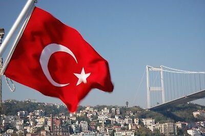 <p><span style="color:#B22222"><strong>TÜRKİYE'YE NE KADAR BORCU VAR?</strong></span></p>

<p> </p>

<p>2017 Verilerine göre, Türkiye'nin rezervlerinde 58,3 milyar dolar değerinde ABD tahvil ve bonosu var. Türkiye ABD'nin borçlu olduğu ülkeler listesinde 23'üncü sırada bulunuyor. </p>

<p> </p>

<p><strong>Güncel verilere göre herhangi bir rakam bulunmamaktadır.</strong></p>
