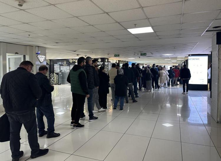 <p>Geçen hafta 3 bin 160 dolar seviyesinde bulunan ons altın, 2 bin 956 dolar seviyelerine kadar geriledi. </p>
<p> </p>