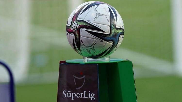 <p>Süper Lig'de 30. hafta maçlarının ardından zirve yarışı iyice kızıştı.</p>