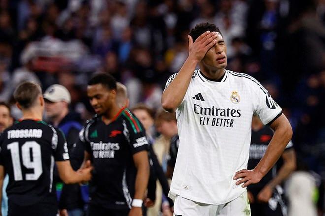 <p>Şampiyonlar Ligi çeyrek finalinde Arsenal'a elenen Real Madrid'de bazı futbolcular, sportif direktör ve teknik direktör Carlo Ancelotti'ye büyük tepki var.</p>