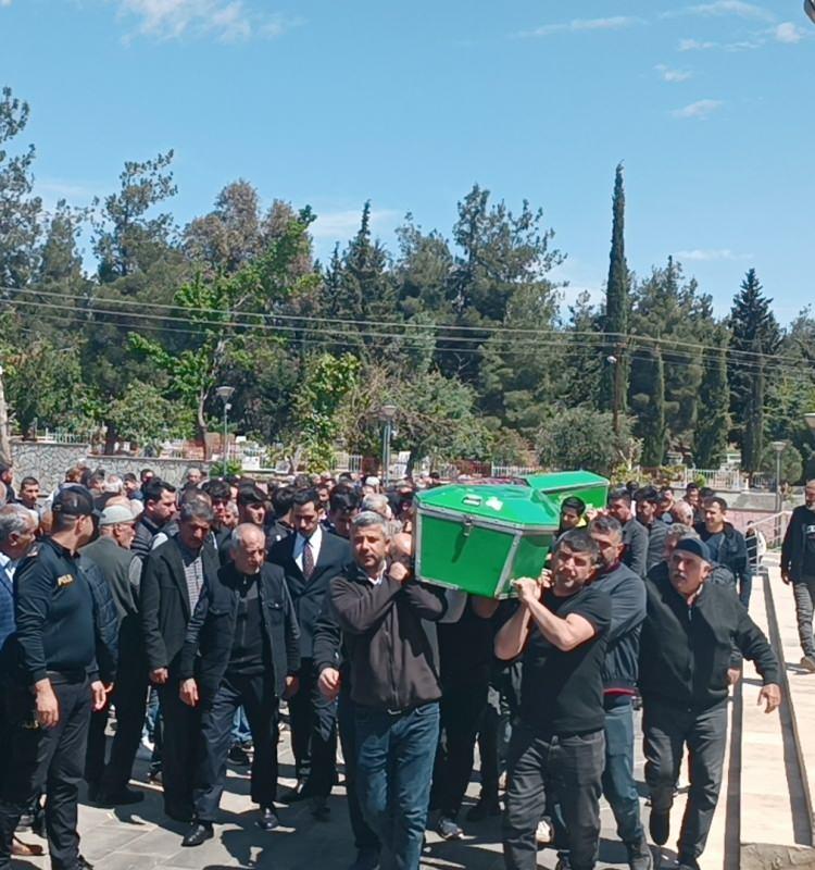<p>Mustafa Polat ile annesi Hüsne Evren Polat için İslahiye Sıdıka Tayyar Hatun Camisi'nde cenaze namazı kılındı</p>